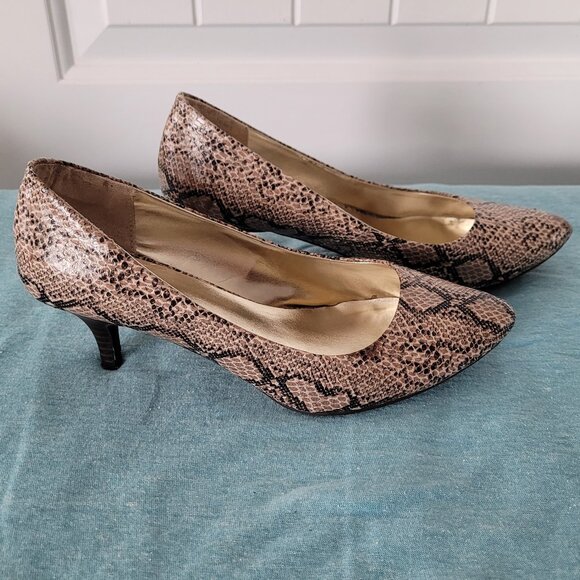 Old Navy Pumps ~ Size 7 - Picture 3 of 8